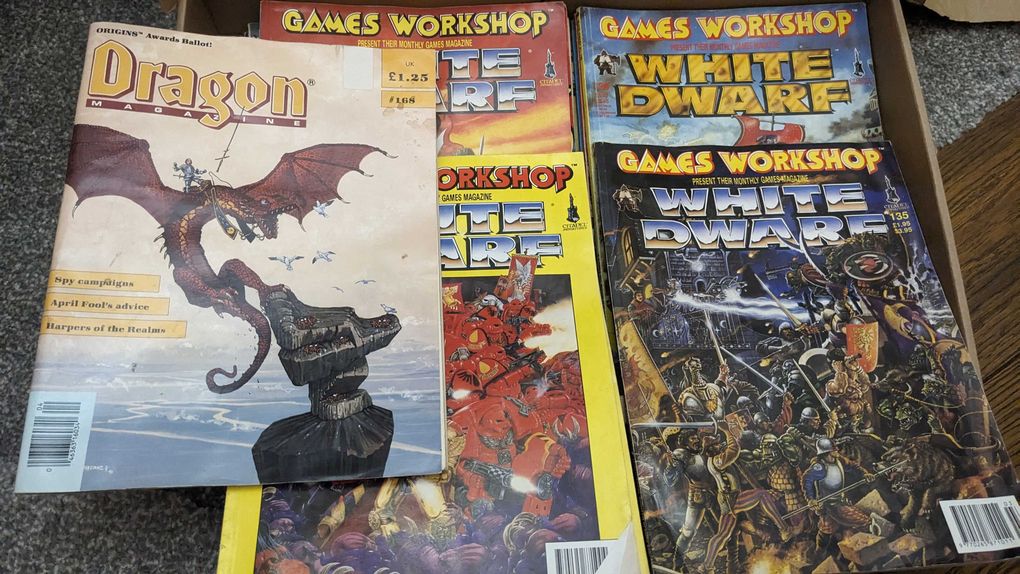 A selection of eary 90s white dwarf and dragon magazines showing the classic stylings