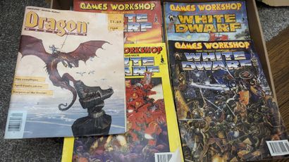 A selection of eary 90s white dwarf and dragon magazines showing the classic stylings